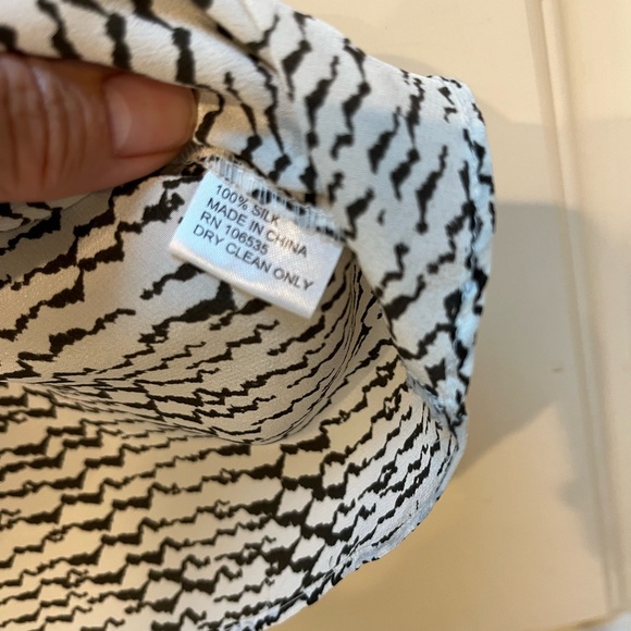 Silk cowl neck short sleeve blouse size small - Picture 2 of 4